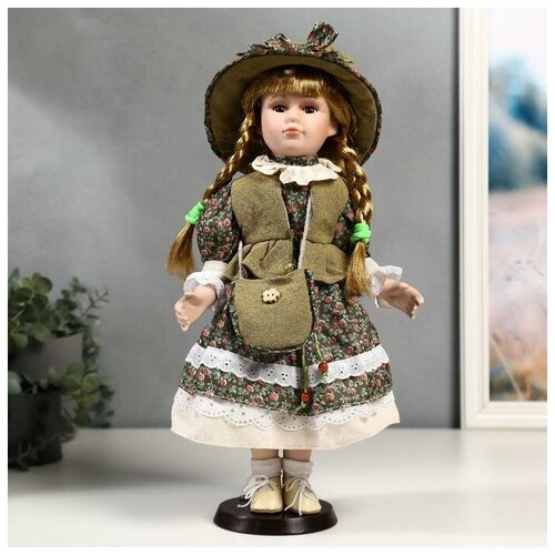 Кукла коллекционная КНР керамика, Маша в зеленом платье в цветочек 40 см (4822718) кукла шикарная леди в зеленом платье