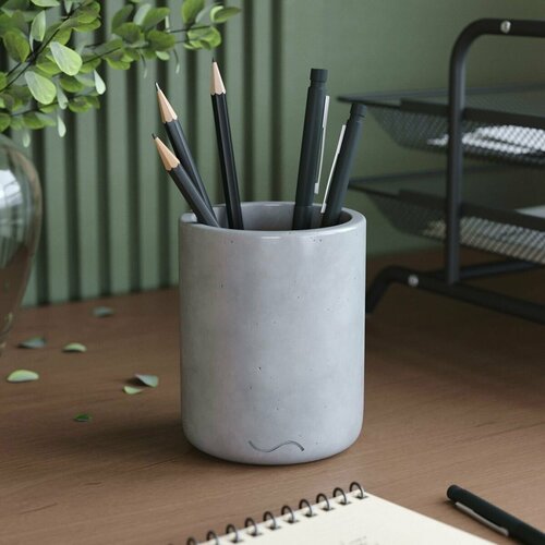 Стакан канцелярский Astrid 9x11 см бетон серый глянцевый 1600₽