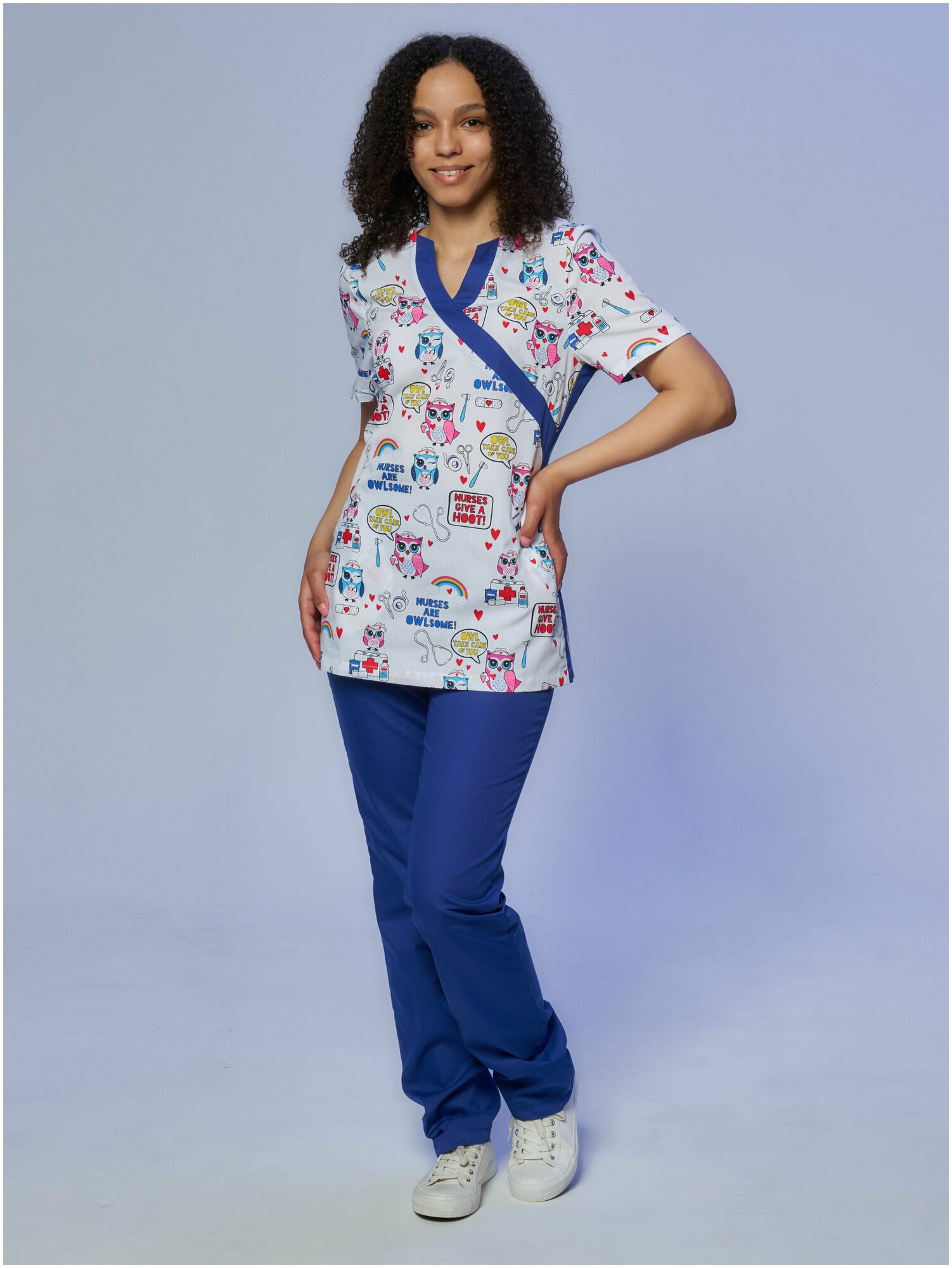 Медицинский костюм Альба-С женский с принтом синий. Хирургический костюм с рисунком голубой больших размеров. Спецодежда для женщин (блуза с брюками). Рабочий комплект одежды для врача. Размер 42