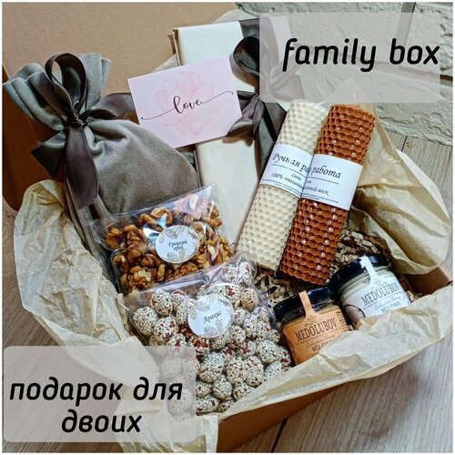 Подарок для семейной пары, подарочные наборы для двоих, парные подарки, , family box, семейный подарок, подарок маме и папе, универсальный\мед, свеча, чай, шоколад, орехи