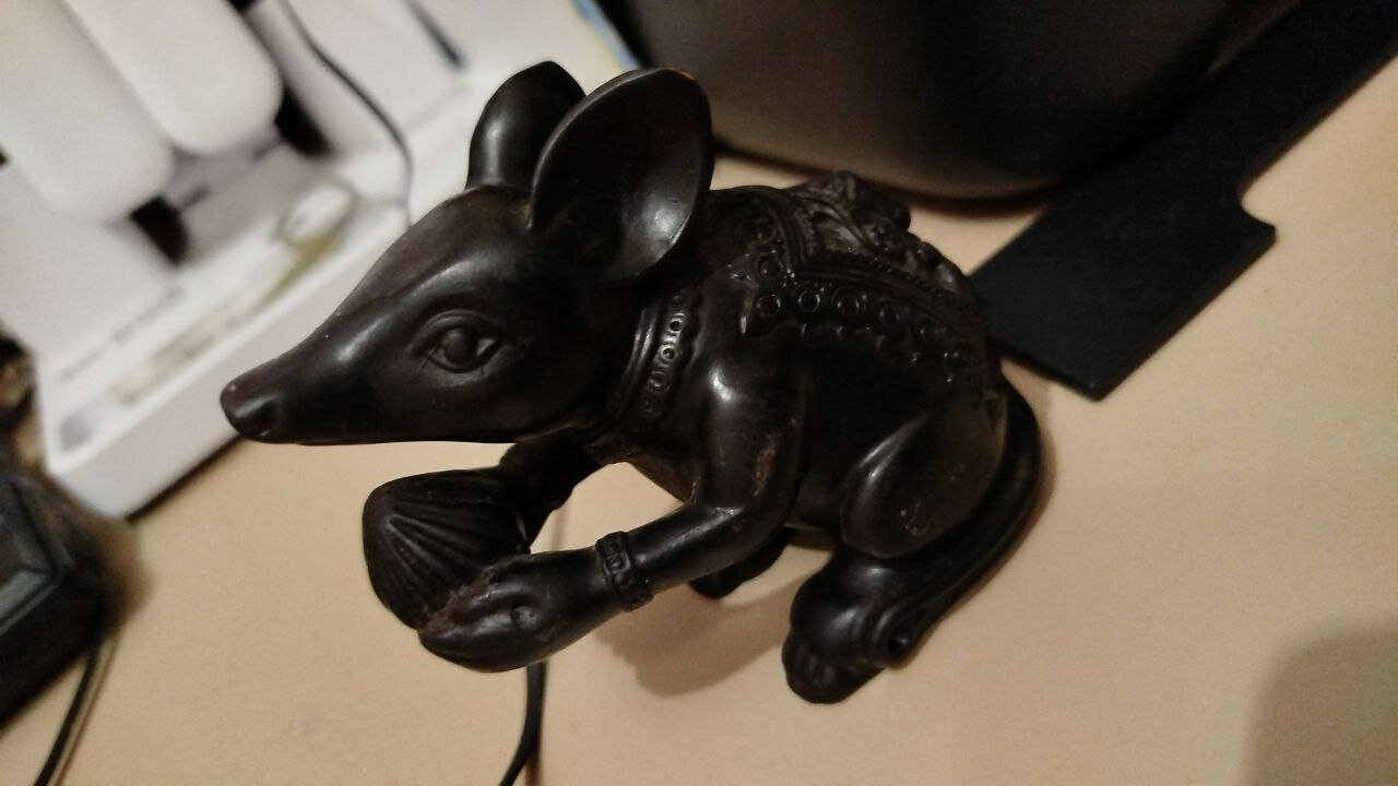 Мышь из камня с резьбой на спине Статуэтка — фото 1