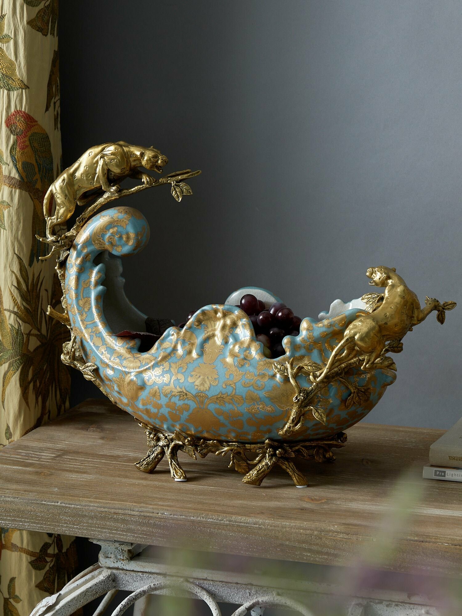 31G2210/D909HC/NB4199 Чаша для фруктов с леопардами 45x18x32см, Фарфор, бронза, Glasar