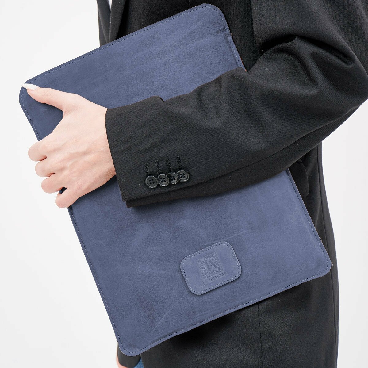 Кожаный чехол - карман J.Audmorr для Macbook 13 Air/Pro / ноутбука 13-13.3", с размерами до 315 х 212 х 16 мм, синий, NewBridge 13 Saphire