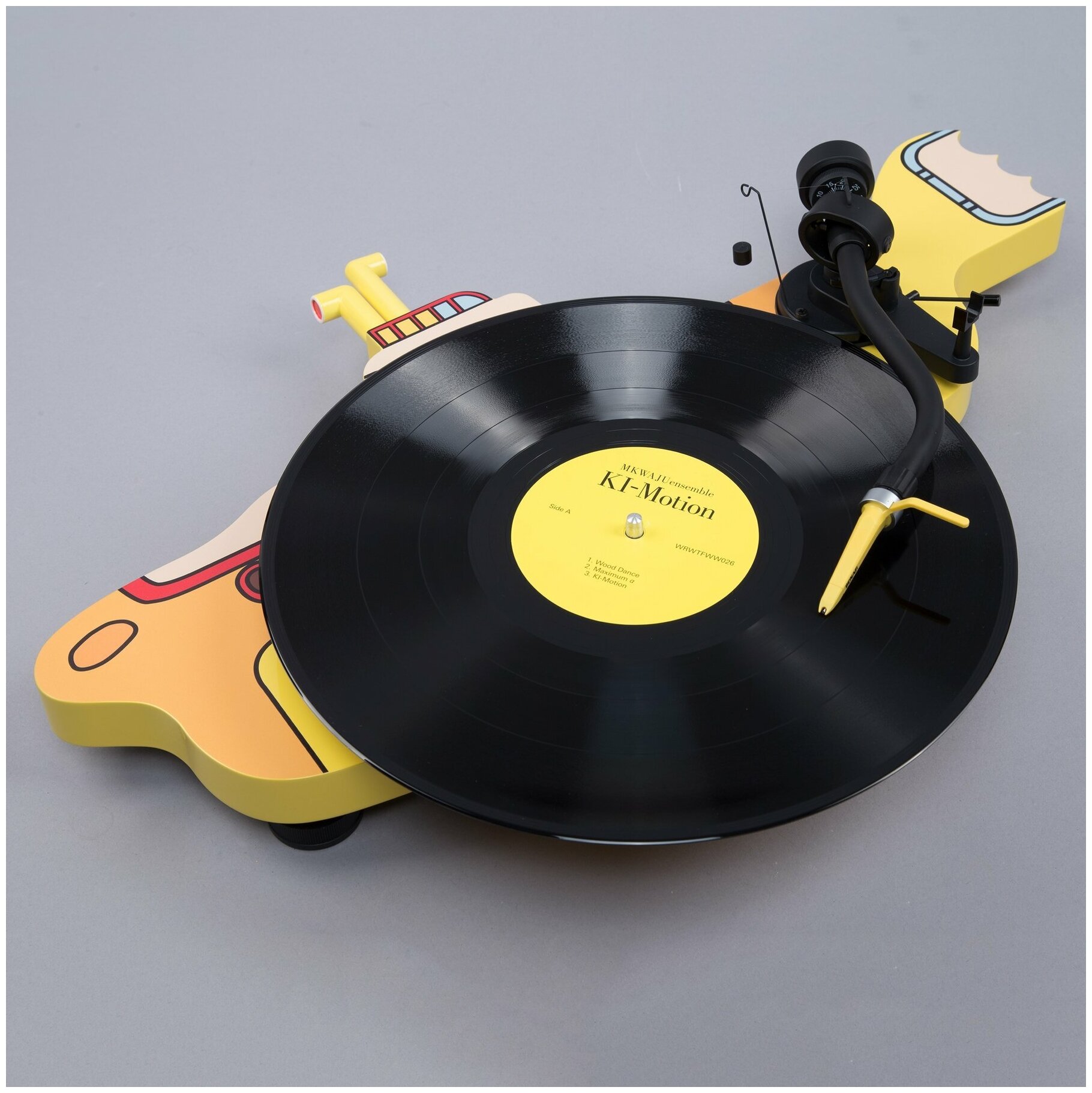 Виниловый проигрыватель PRO-JECT The Beatles Yellow Submarine, желтый - фото №16