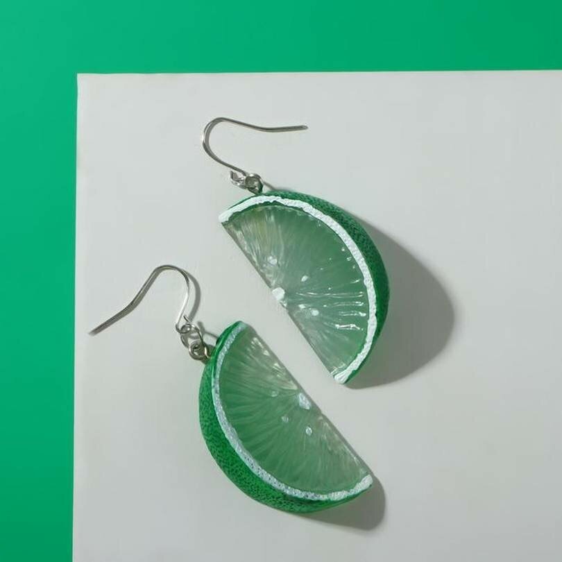 фото Queen fair Серьги пластик "Вкусности" дольки лайма, цвет светло-зелёный