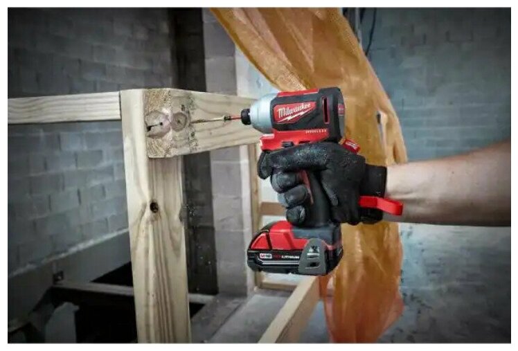 Аккумуляторный импульсный винтоверт Milwaukee M18