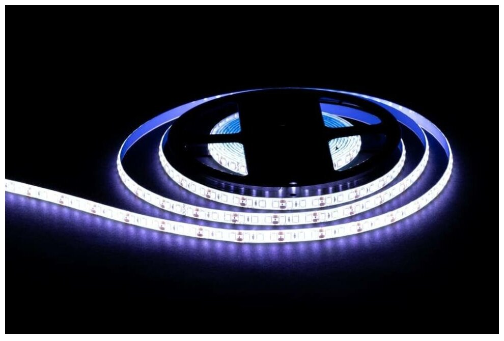 Светодиодная лента OGM 9,6W/m 120LED/m 2835SMD холодный белый 5M - фото №1
