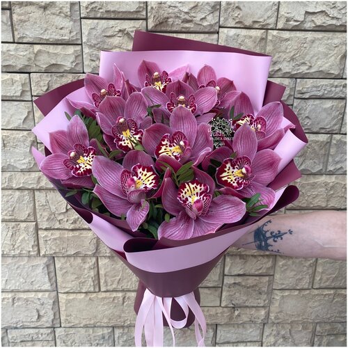 Букет из 11 розовых орхидей / Радуга Букет