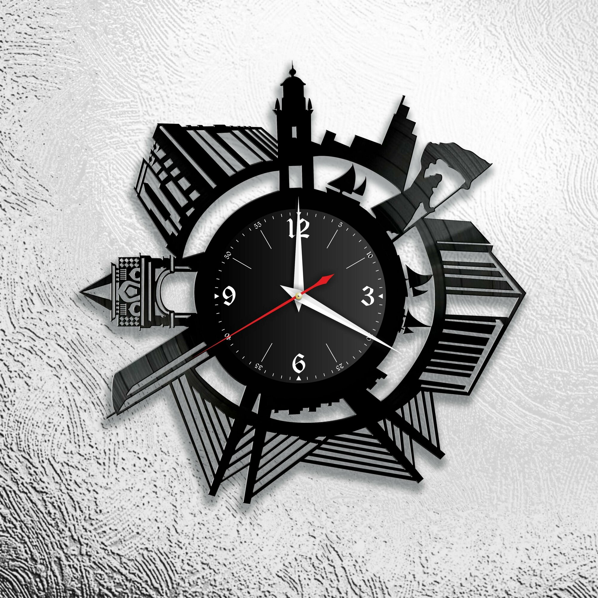 Настенные часы с изображением Владивостока