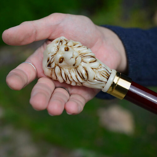 Изображение товара Трость деревянная Лев коричневая 97см