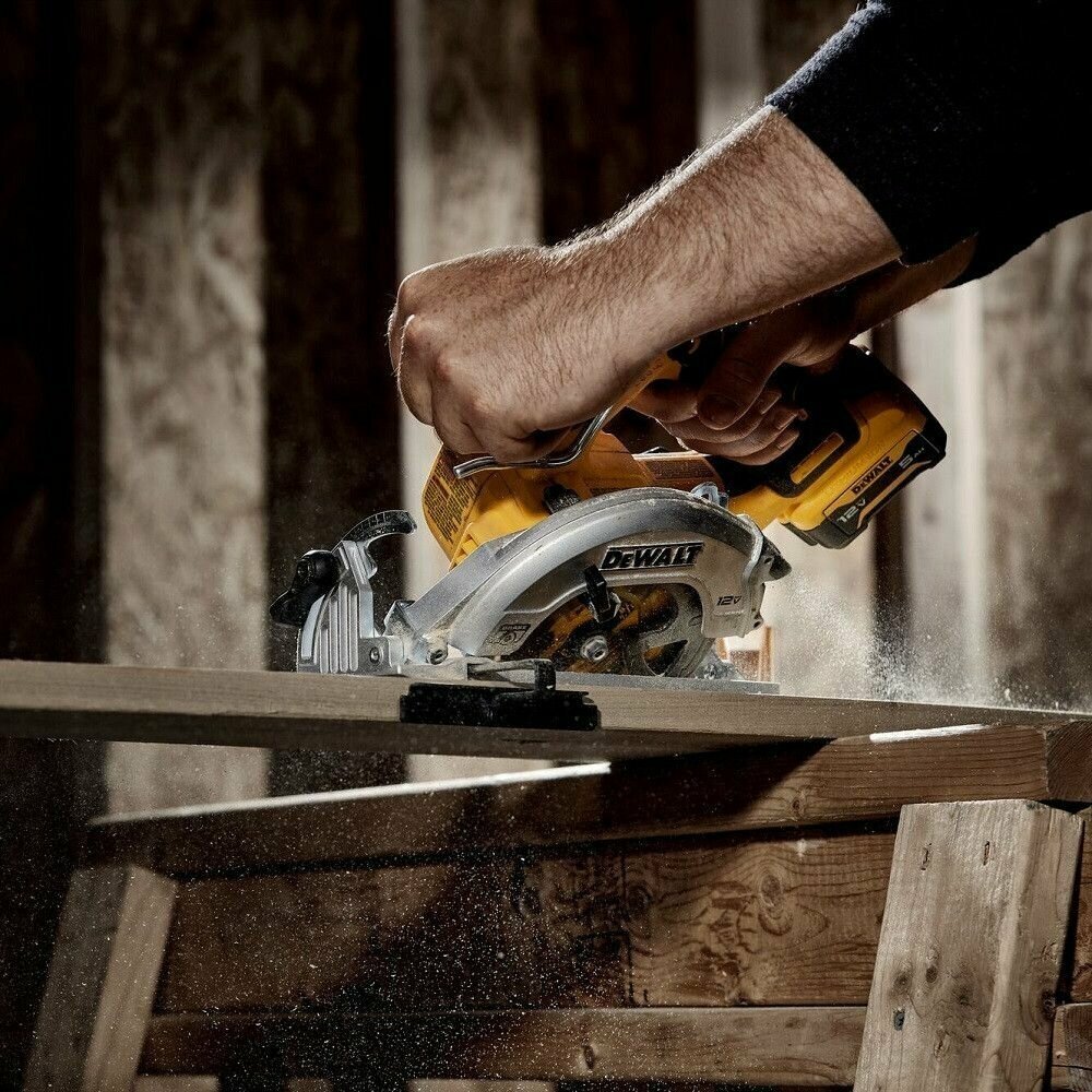 Пила дисковая аккумуляторная DEWALT DCS 512 N - фотография № 8