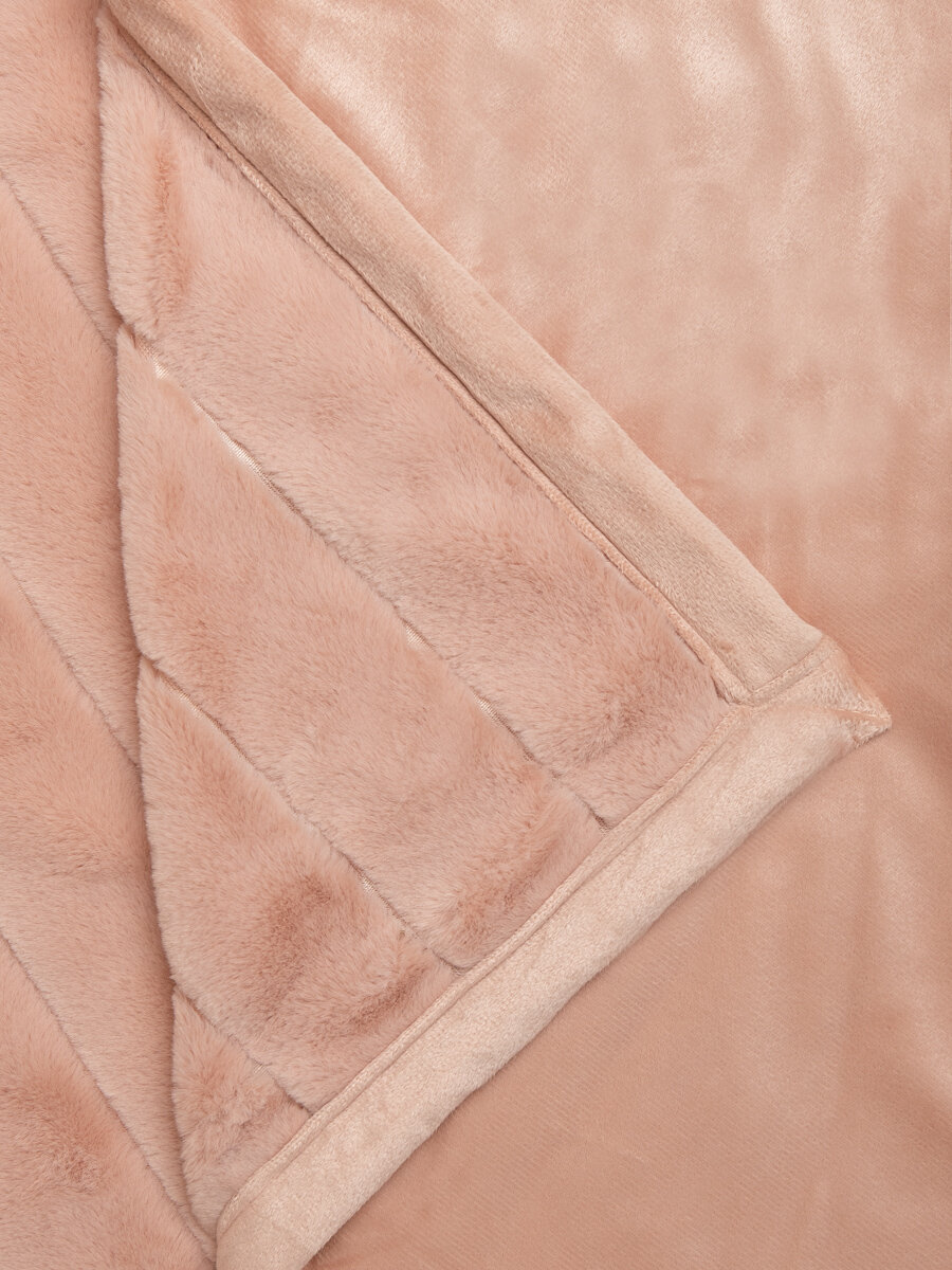 Плед TexRepublic Кролик 200х220 см, Евро, искусственный мех, покрывало на кровать, теплый, пушистый, однотонный, розовый - фотография № 7
