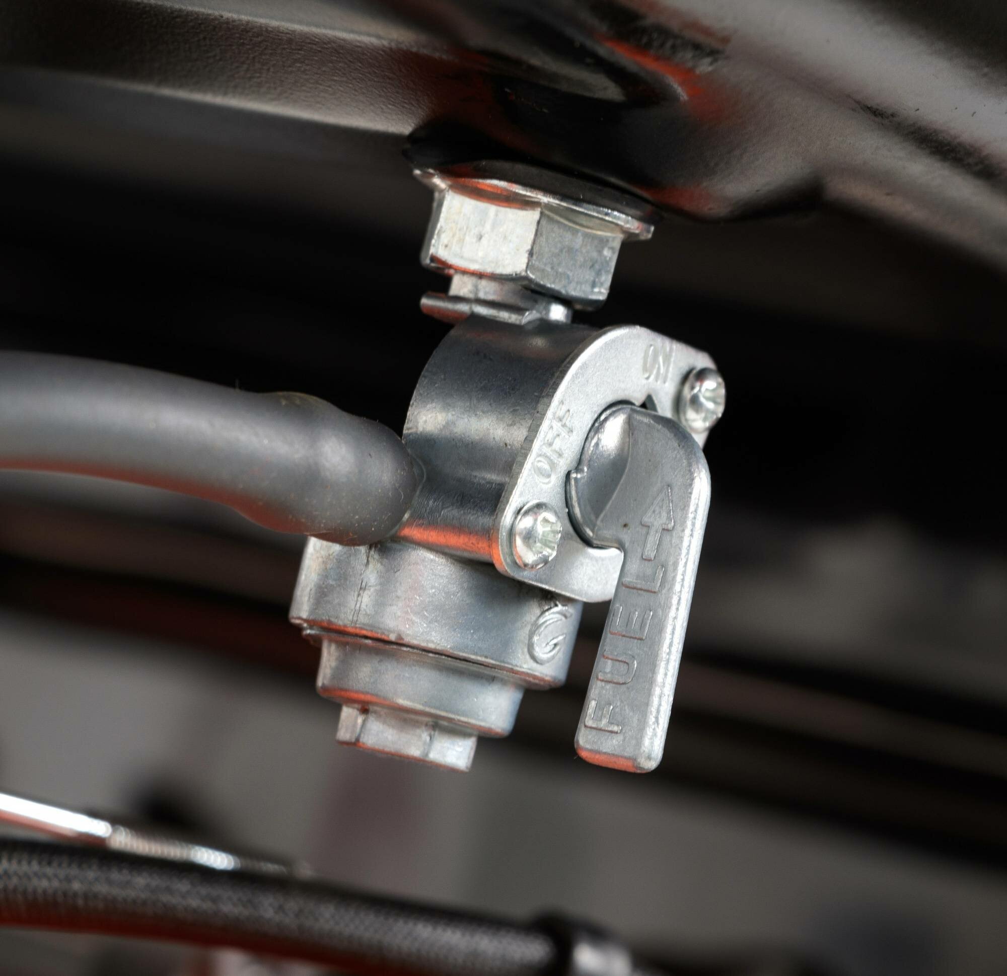 Бензиновый генератор CARVER PPG- 6500, 220/12 В, 5.5кВт [01.020.00018] - фото №17