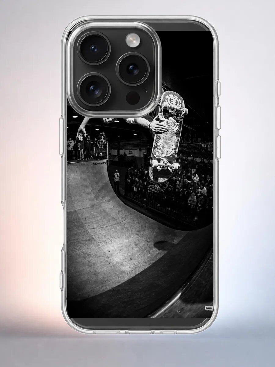 Чехол iPhone 15 Pro скейт трюк снизу силиконовый