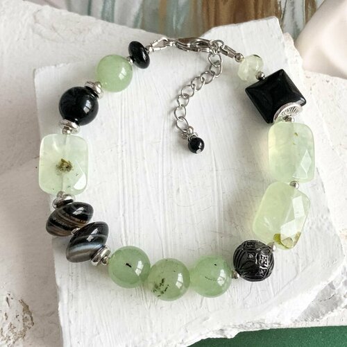 Браслет из натуральных камней агат, оникс, пренит