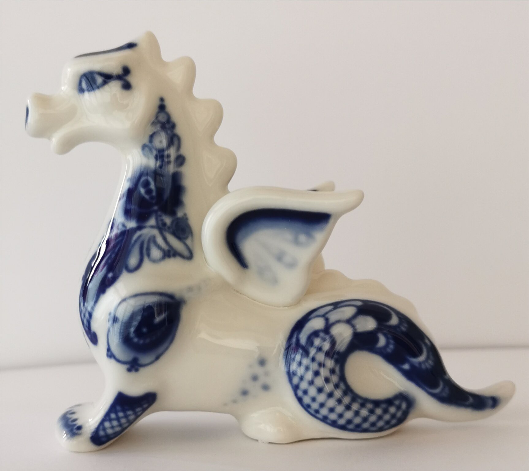 фото Дракон фарфоровый Новогодний гжель.