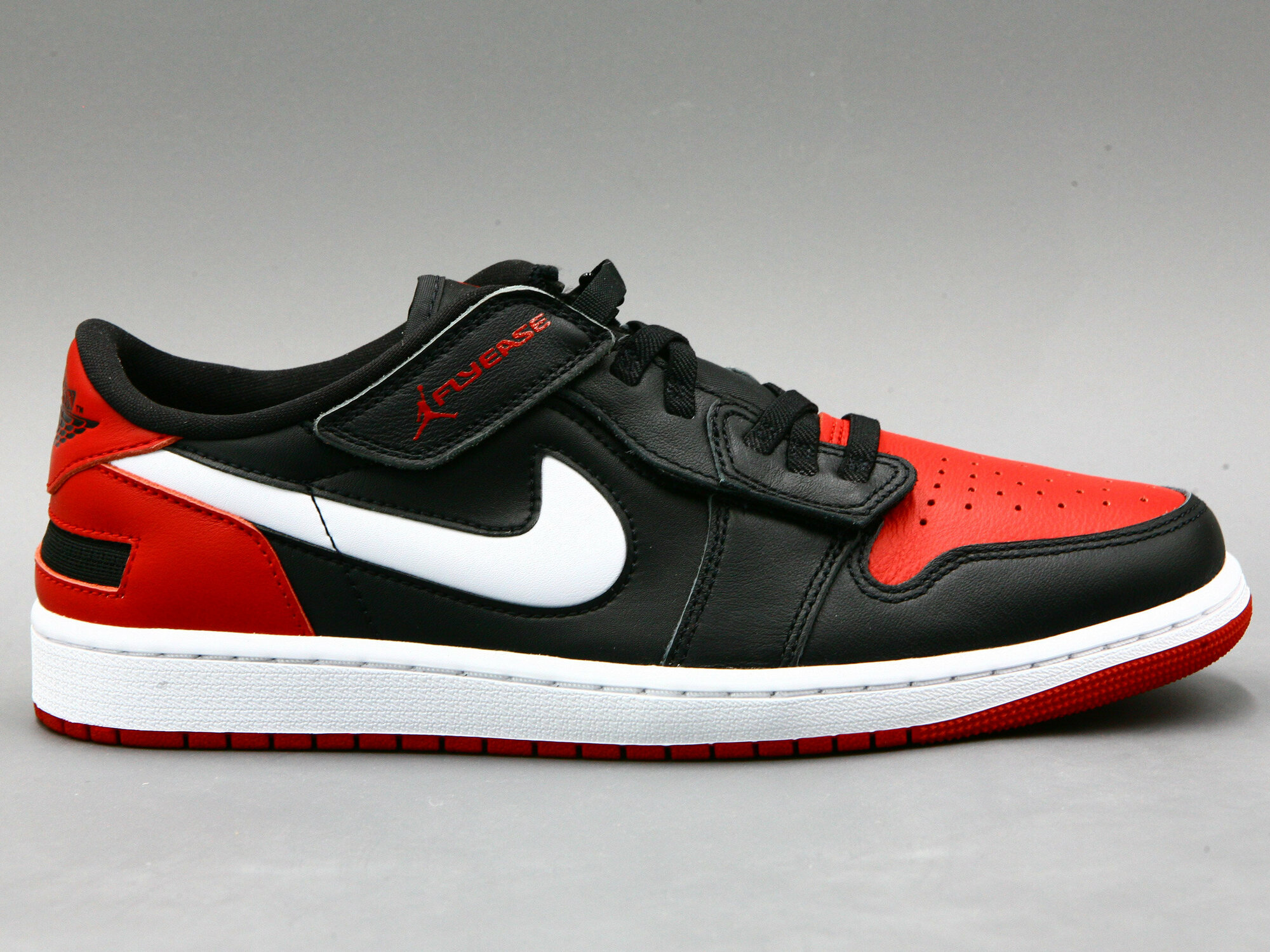 Кроссовки мужские Nike Air Jordan 1 Low FlyEase DM1206-515 11US — фото 1
