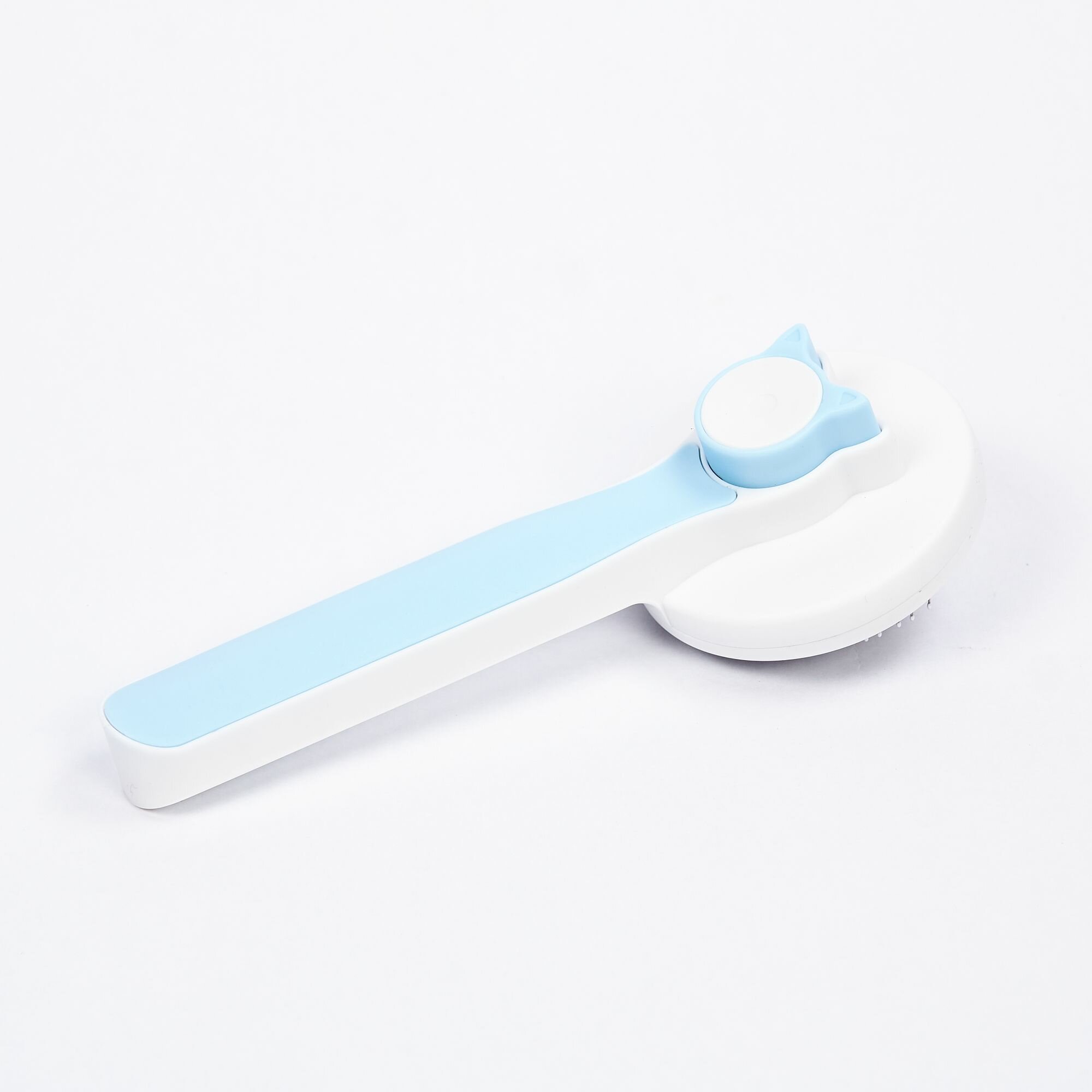 фото Расческа для кошек и собак (чесалка, пуходерка, дешеддер) с кнопкой самоочистки, голубая