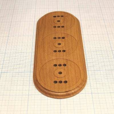 фото Подложка трехместная деревянная Бук лак.