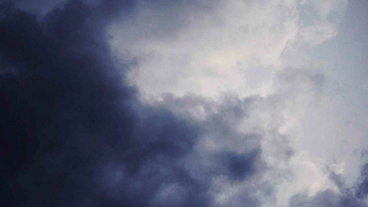 Картина на холсте 60x110 Альянс Лес "Облака, небо, погода, пасмурно" на подрамнике / интерьер/ декор
