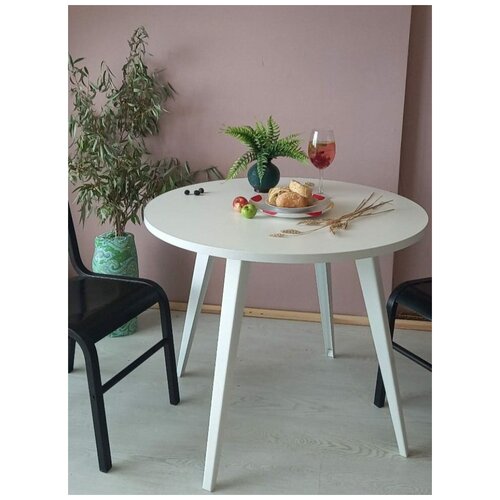 Стол обеденный