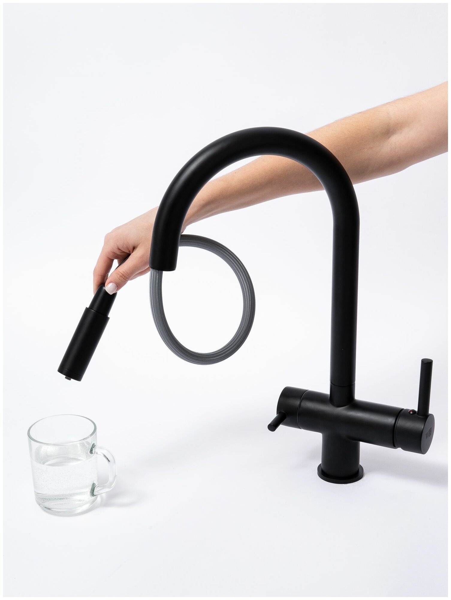 WasserBerg Ring - B Смеситель для кухни с фильтром питьевой воды и выдвижным изливом черный
