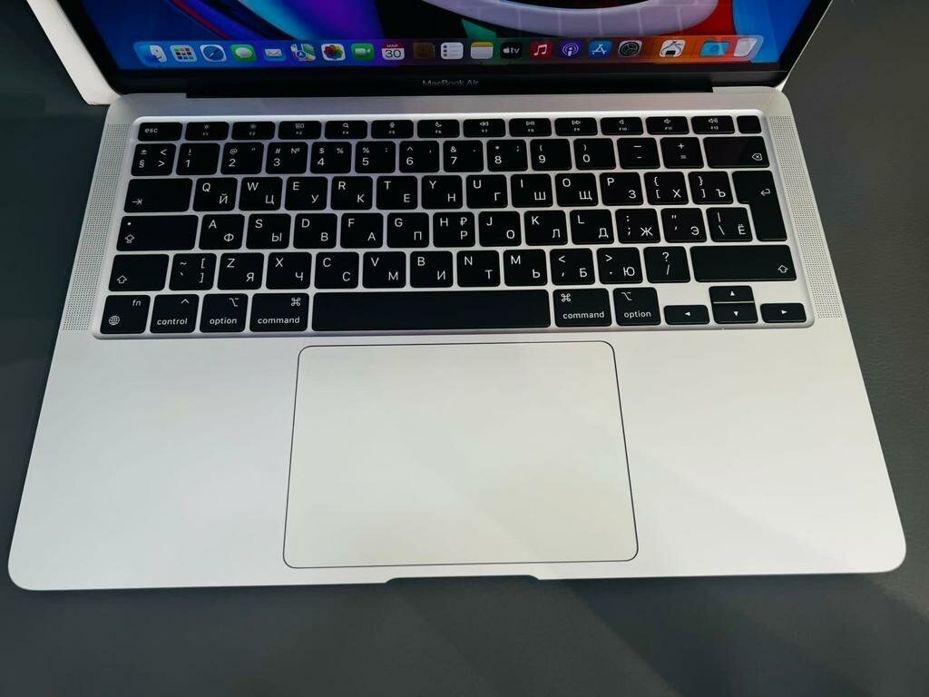 13.3" Ноутбук Apple MacBook Air 13 Late 2020 2560x1600, Apple M1 3.2 ГГц, RAM 8 ГБ, DDR4, SSD 256 ГБ, Apple graphics 7-core, macOS, серый космос