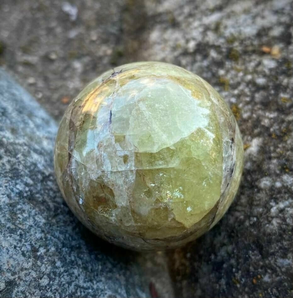 Апатит шар Россия 32 мм. натуральный камень mineral - фотография № 1