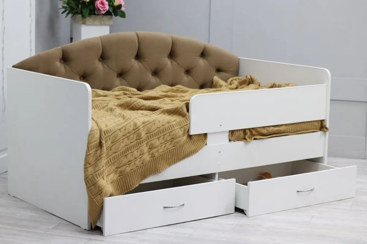 Детская кровать Сказка-Lite (белая) с мягким коричневым элементом