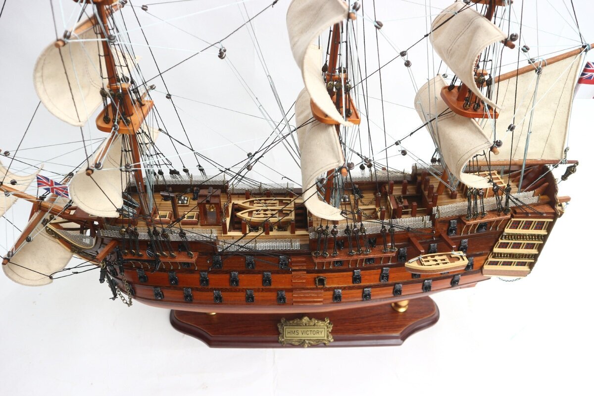 Модель парусника HMS Victory, Англия