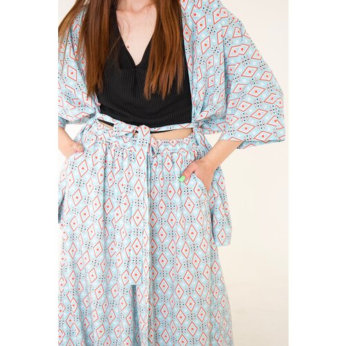 фото Костюм, кимоно и брюки, повседневный стиль, оверсайз, пояс/ремень, карманы, размер 50, голубой clamp-shop