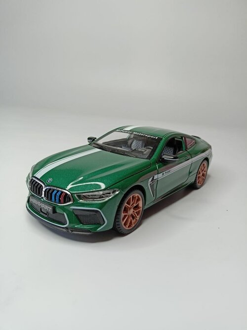 Коллекционная машинка игрушка металлическая BMW M8 для мальчиков масштабная модель 1:24 темно-зеленая