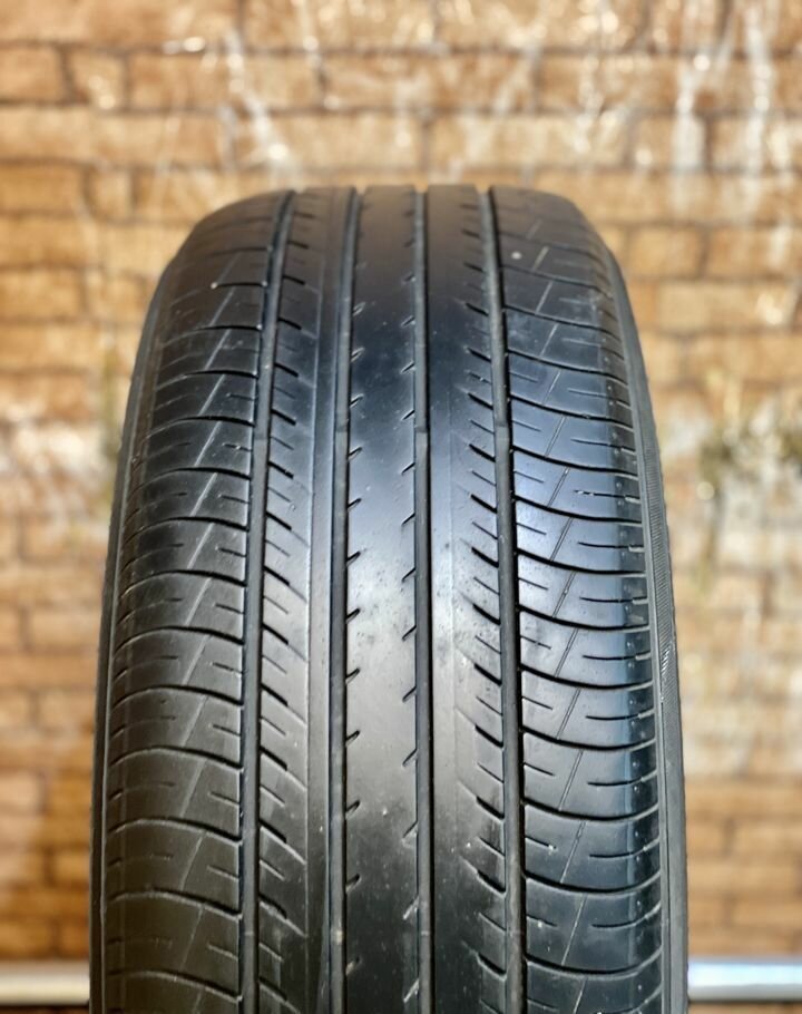 Yokohama dB Decibel E70B 215/55 R17