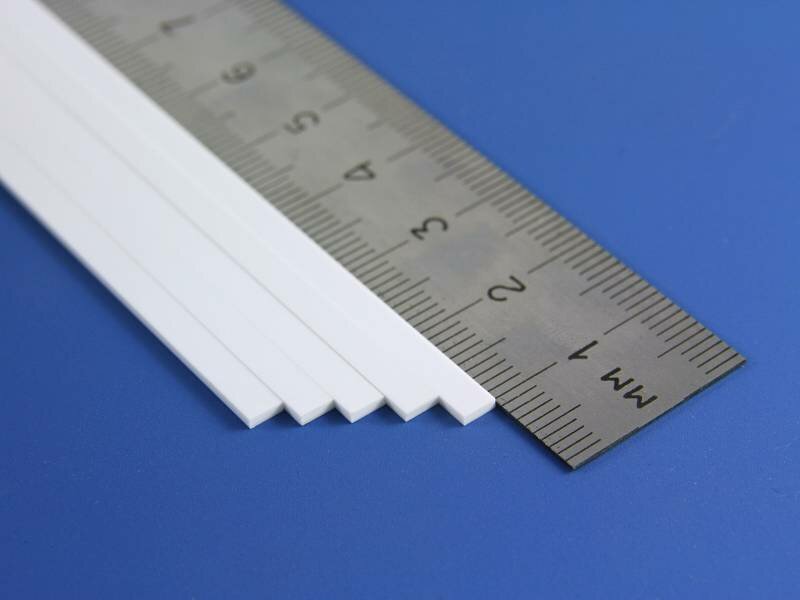 Полоска пластиковая для масштаба HO 1.1х3.4 мм 10 шт
