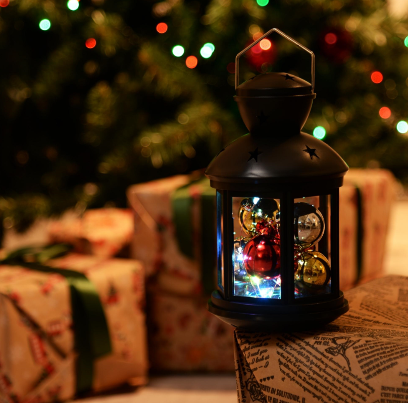 ULD-L1220-010-DTB-RGB BLACK Фонарь со светодиодной гирляндой внутри. на батарейке в комплект не входит. 10 светодиодов. RGB свет. Режим мигания. Черный корпус. 12x20 см. TM Uniel.