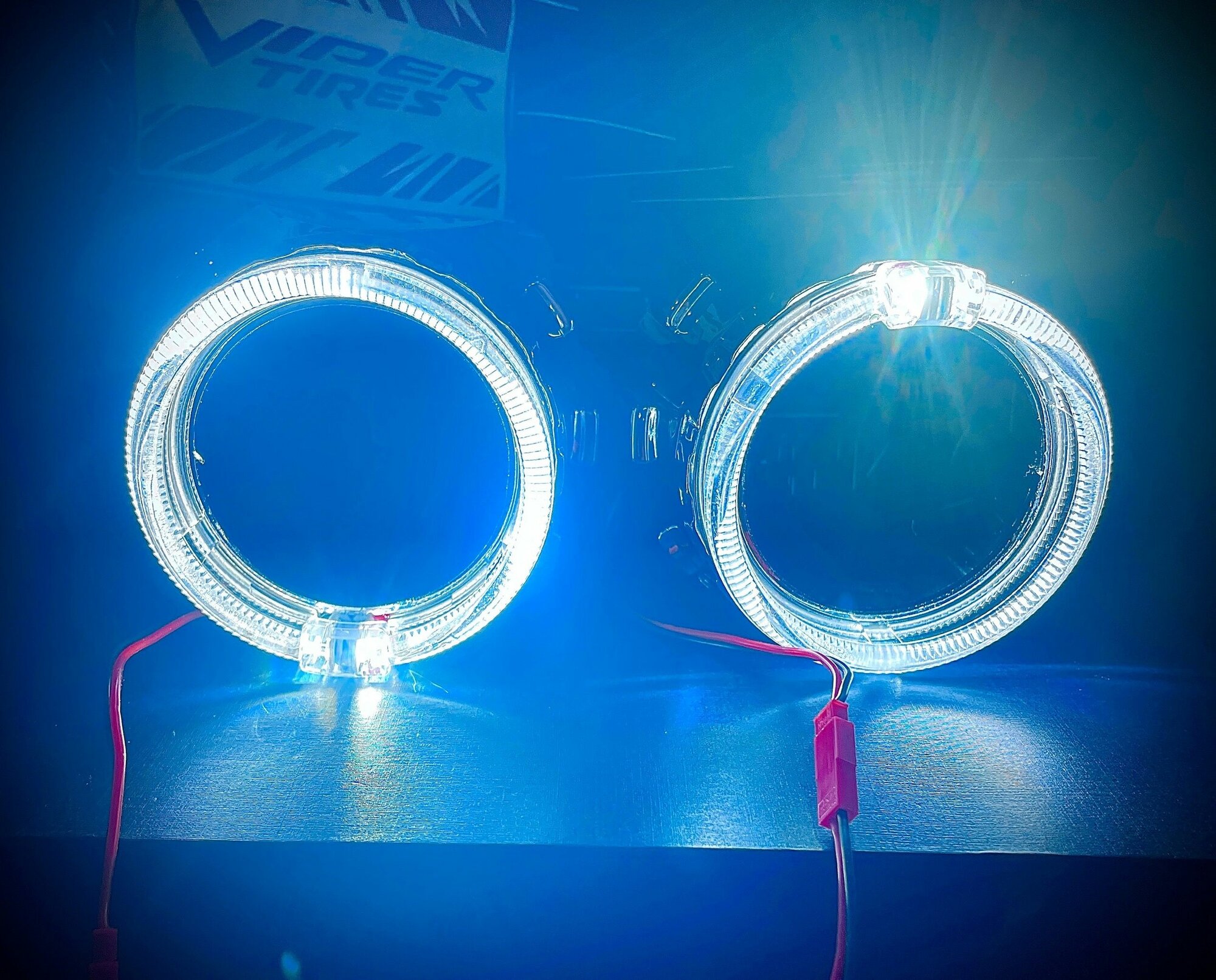 Светящиеся Маски для линз с ангельскими LED глазками 2.5 дюйма 2шт