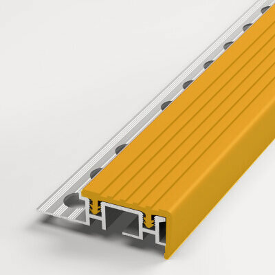 Изображение товара Угловая противоскользящая накладка на ступени Лука ПУ 10-1, 35х12,5 мм, длина 2,5 м, алюминиевая, со вставкой из ПВХ, желтая 423