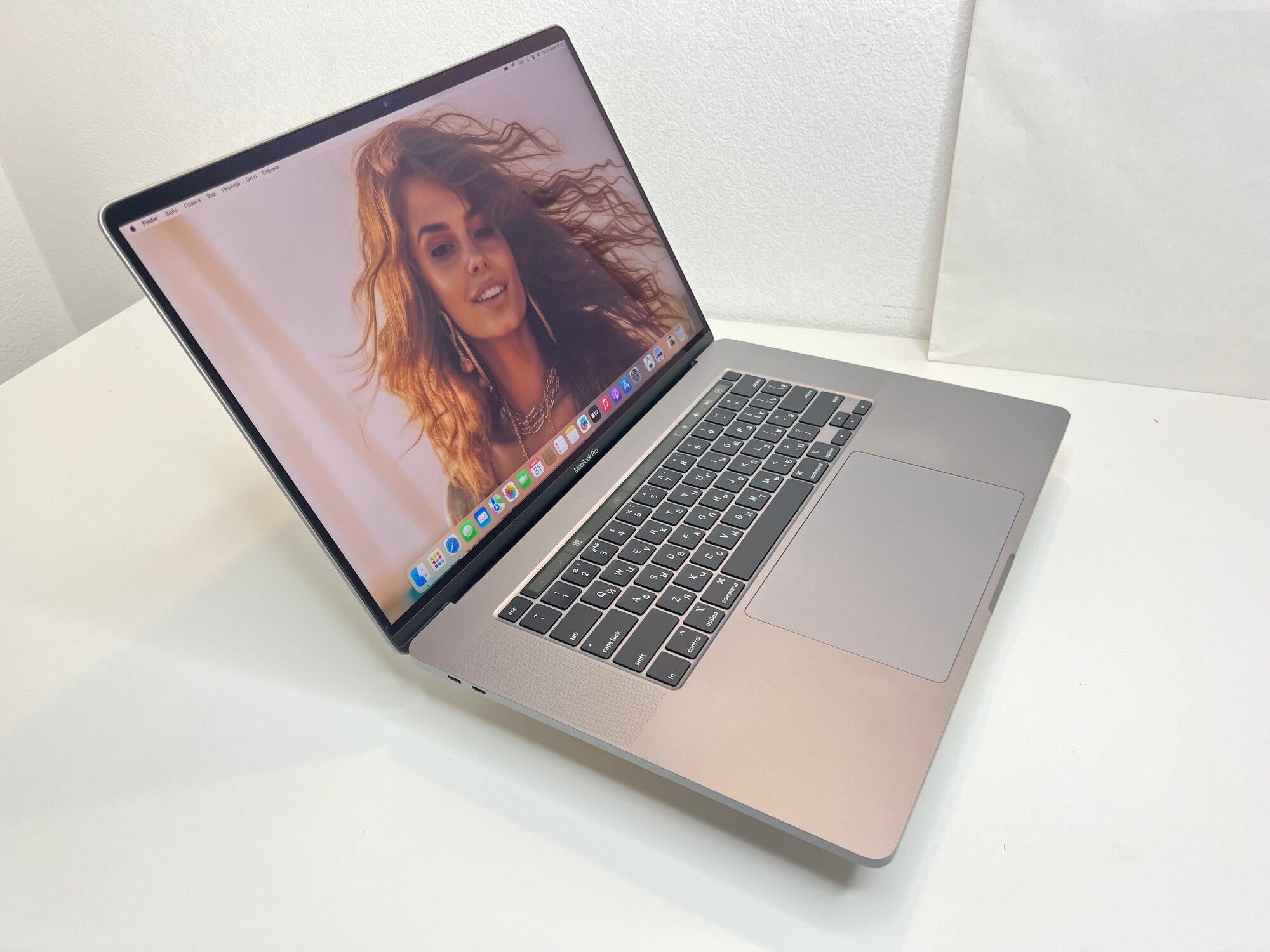 Apple Macbook Pro 16 a2141 intel Core i9 2300GHz 32GB 1TB SSD