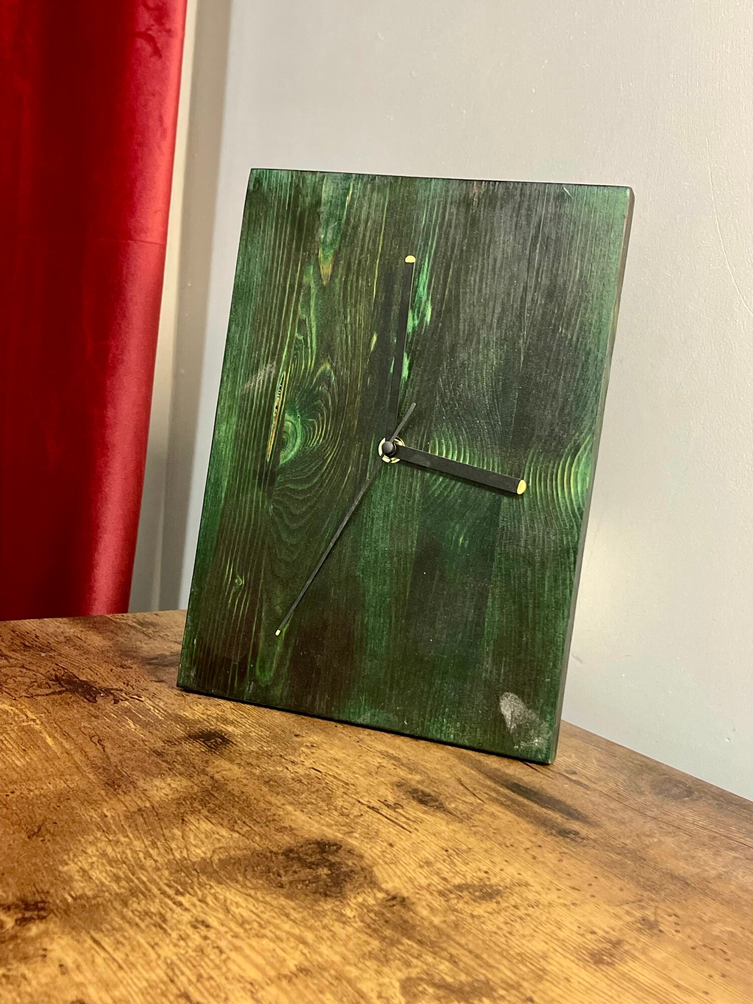 Часы настенные бесшумные деревянные Лофт Дуб Изумрудный 28х20см