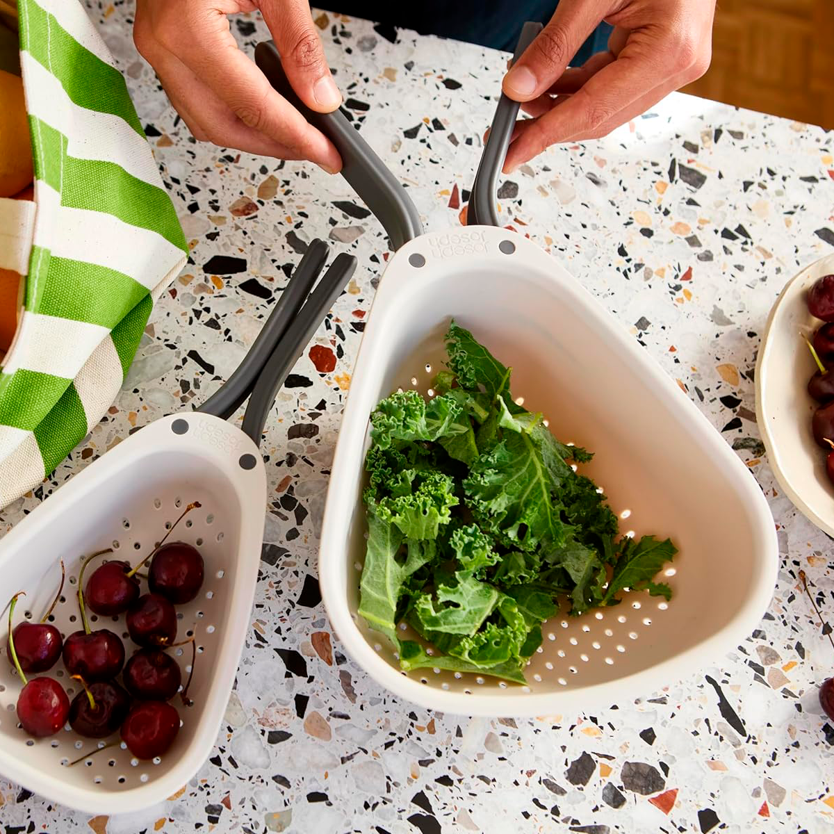 Дуршлаг для кухни Joseph Joseph Droplet со складными ручками