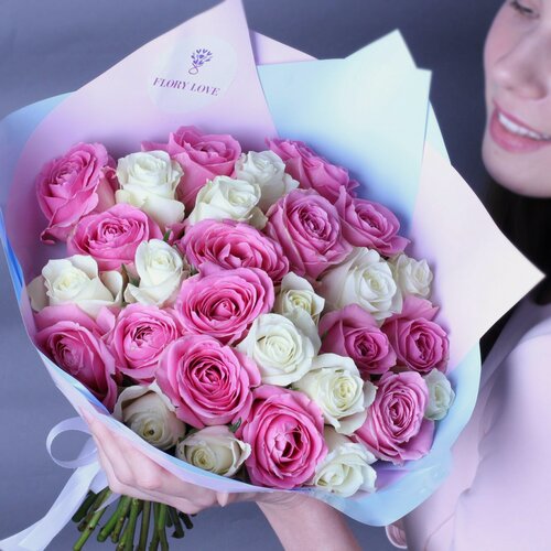 Изображение товара Букет микс из 29 розовых и белых роз "Нежность" Для близких с любовью.
