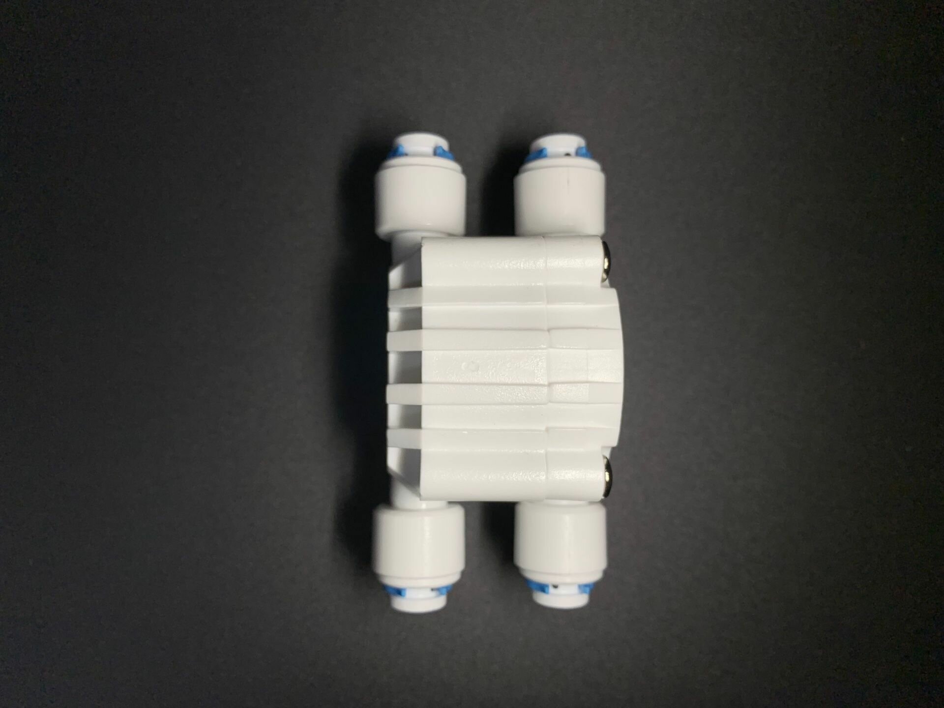 Четырехходовой клапан отсечной (автопереключатель) 1/4", универсальный, для фильтр-систем с мембраной обратного осмоса, с цанговым соединением под трубку 6 мм
