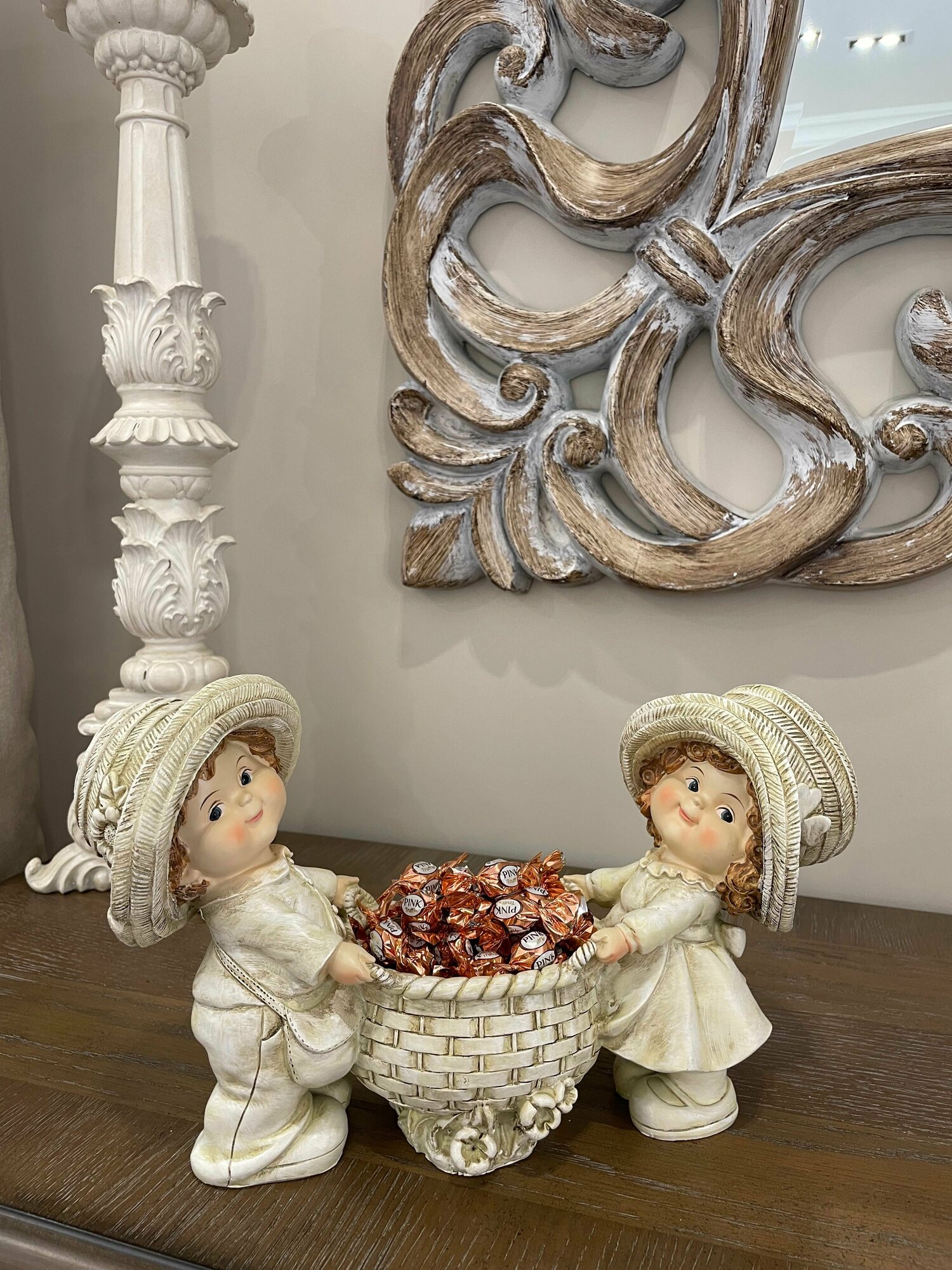 фото Дети с лукошком/Статуэтка конфетница/Фигурка детей с лукошком