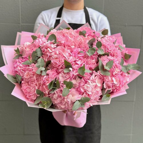 Изображение товара Монобукет "Большой букет гортензий" Rybe-Flowers, розовые гортензии с эвкалиптовыми ветвями
