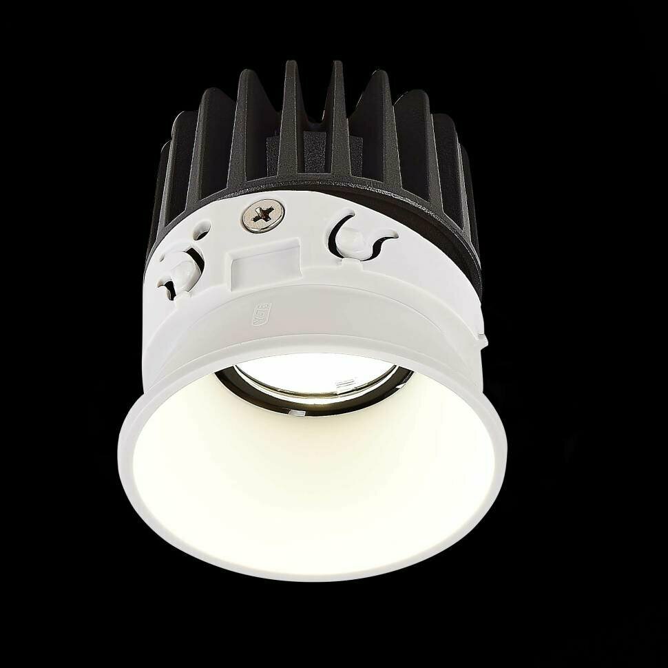ST LUCE ST850.508.07 Светодиодный модуль SMART Белый LED 1*7W 2700K-6500K 560Lm Ra90 36° IP20 D69xH75 220-24 SHIFT