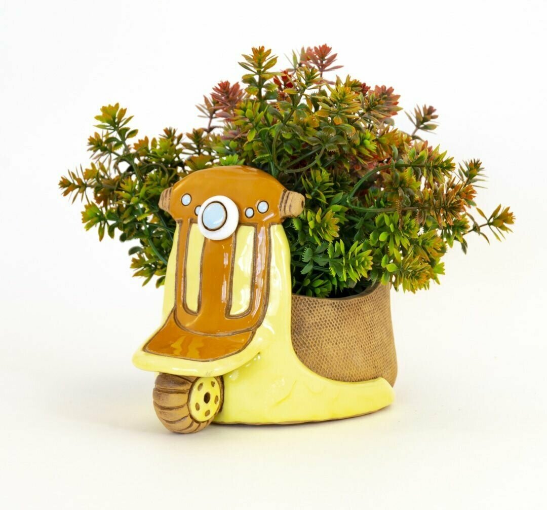 фото Авторское керамическое кашпо для цветов ручной работы, Мотоцикл желтый, 0,6 л