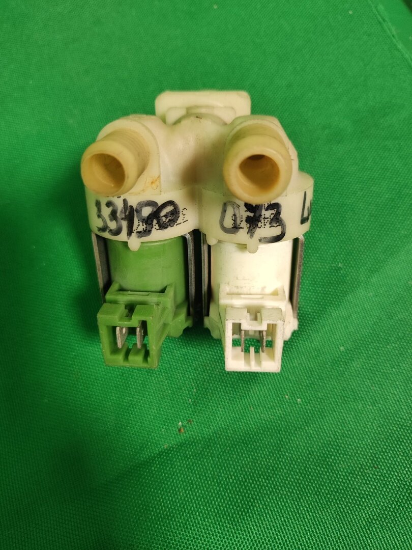 Клапан двойной Electrolux 33490073 для стиральной машины