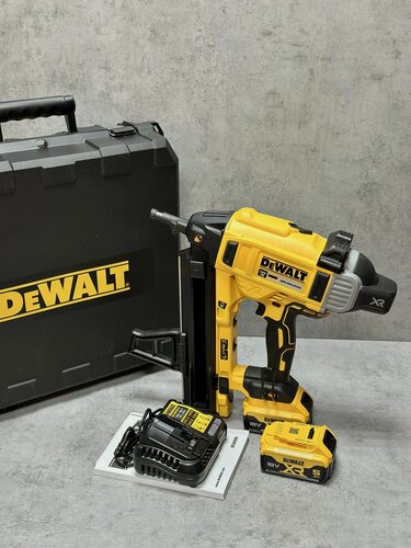 Изображение товара Монтажный пистолет DEWALT с АКБ и ЗУ 18В XR DCN890P2