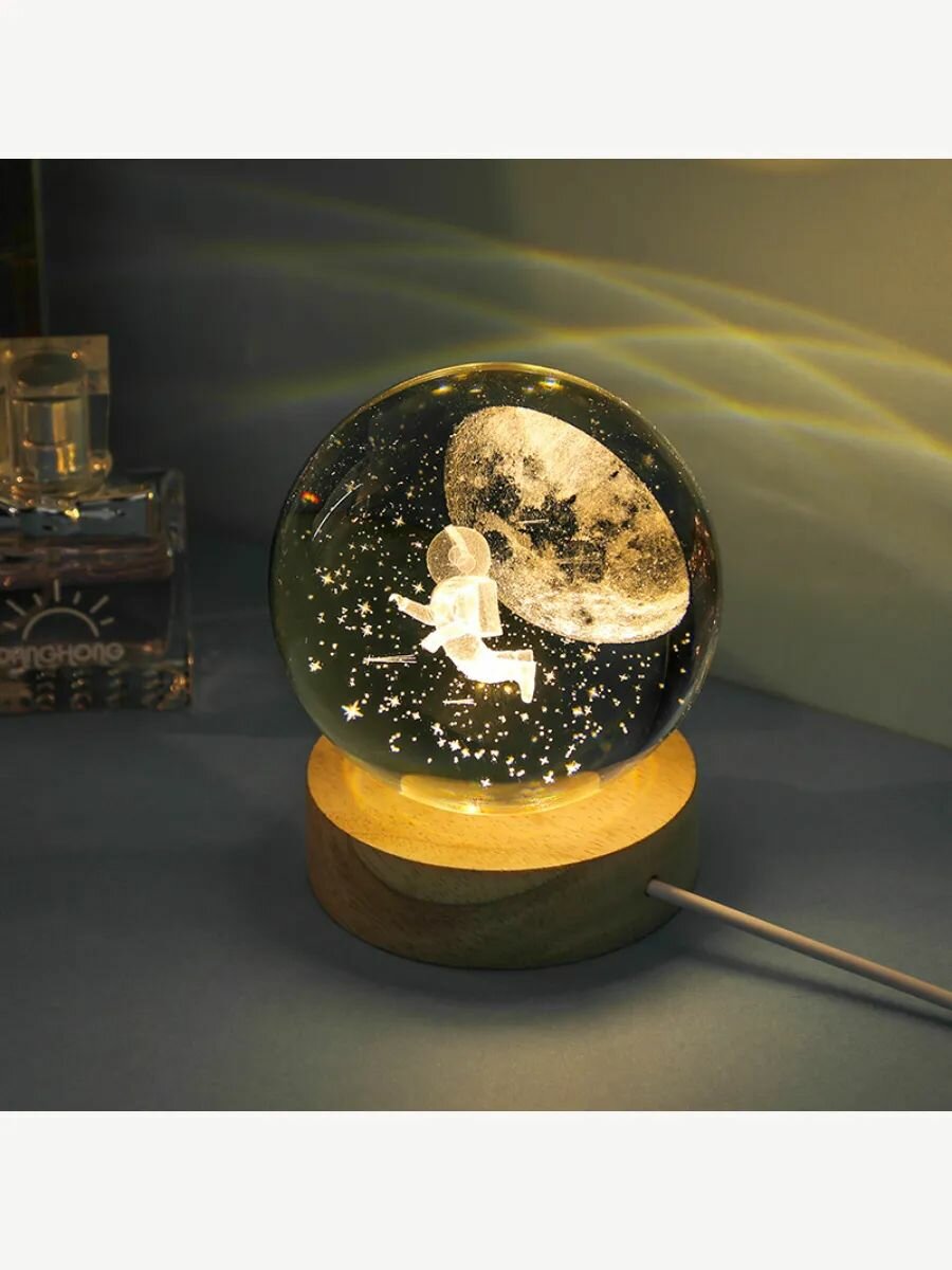 Ночник Светящийся хрустальный шар " Космонавт" 3D 6см