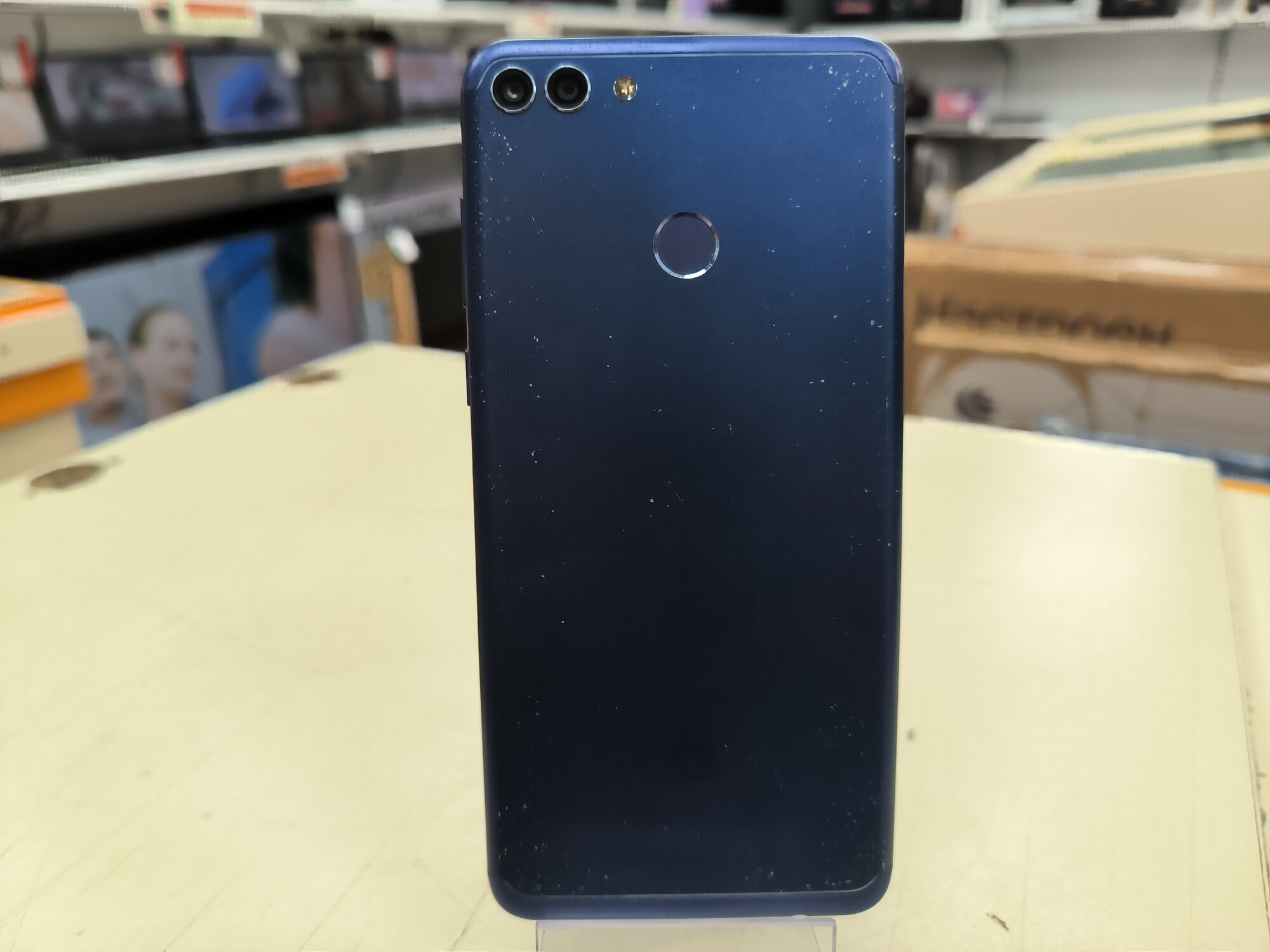 Смартфон HUAWEI Y9 4/64 ГБ, Б/У, Уценка